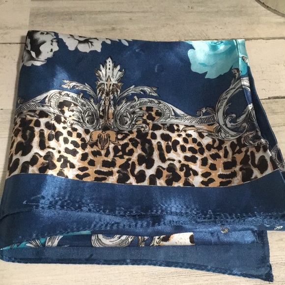 Square scarfs dark blue & medium blue animal print set of two NWT - Picture 3 of 5